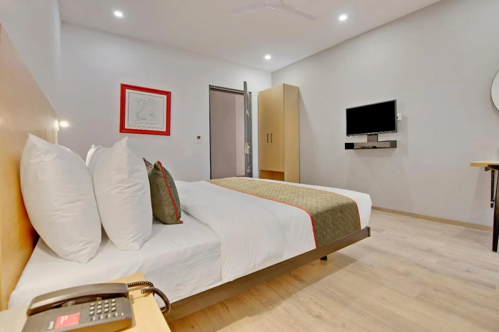 Hotel Grand King Plaza New Delhi 4*,